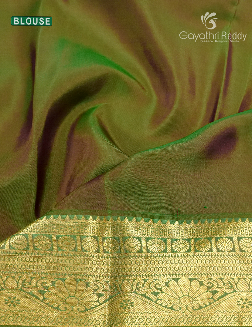 Pure Kanchipuram Vintage Silk Saree in Maroon and Mehendi Green
