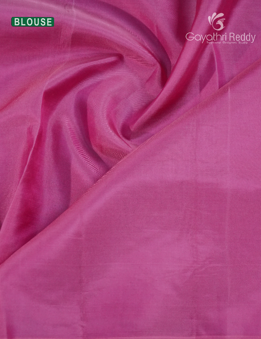 Pure Kanchipuram Silk  Saree in Magenta ( Butta Style)