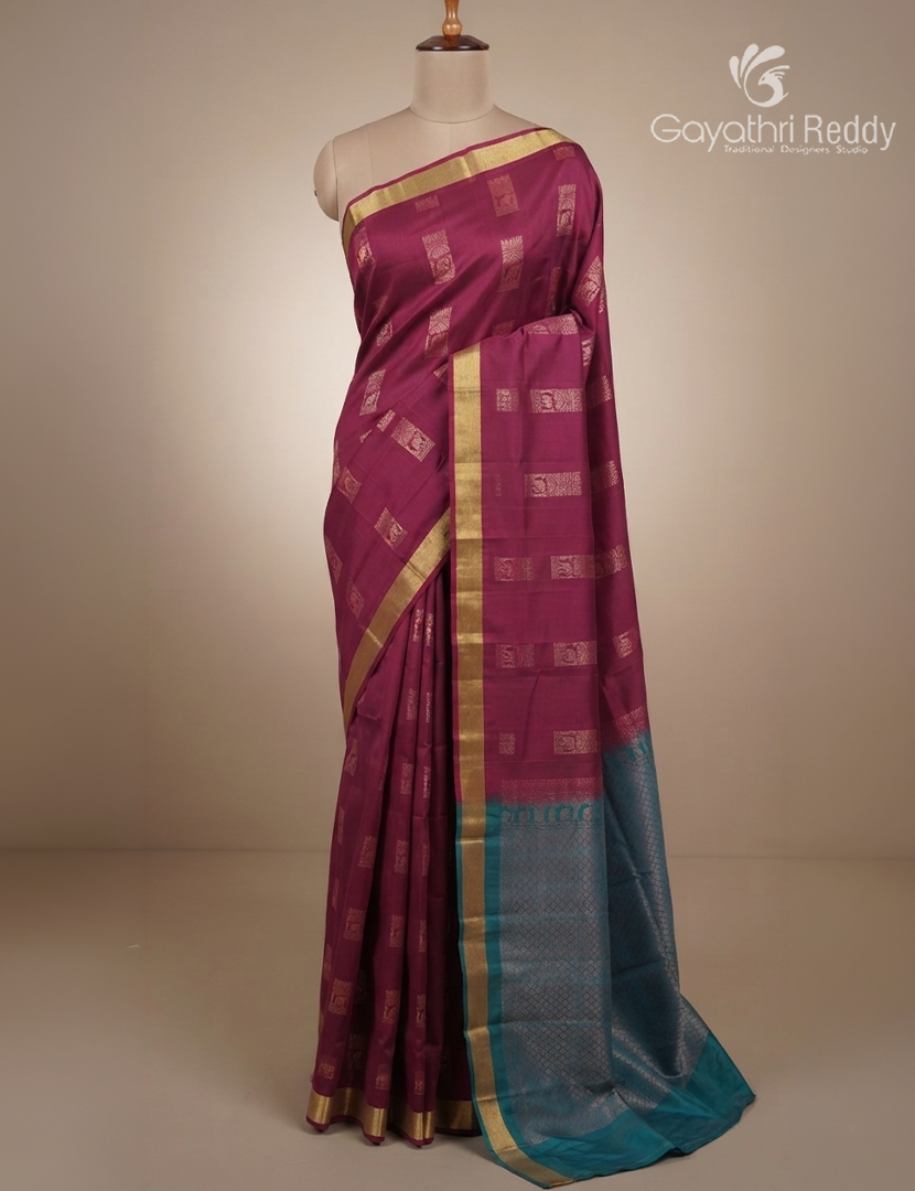 Pure Kanchipuram Silk Saree in Deep Magenta and Rama Green ( Small Borders )