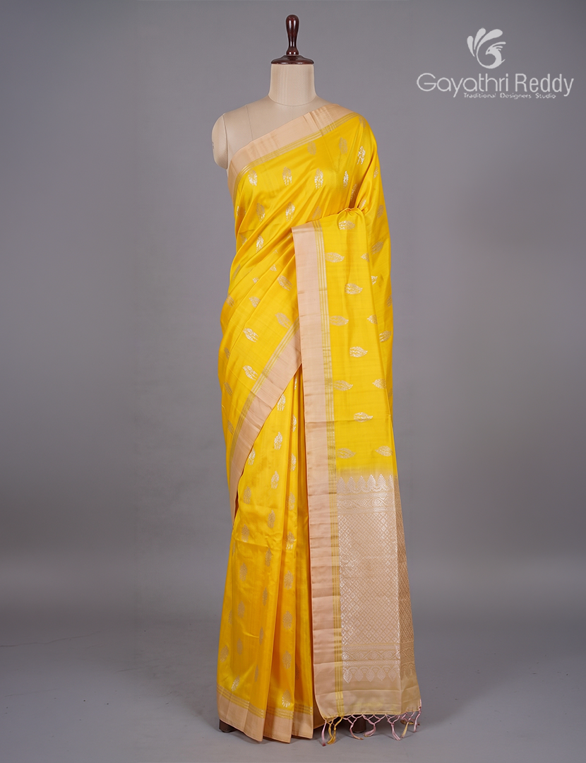 Light weight Kanchipuram Silk Saree in Yellow and Pastel Peach
