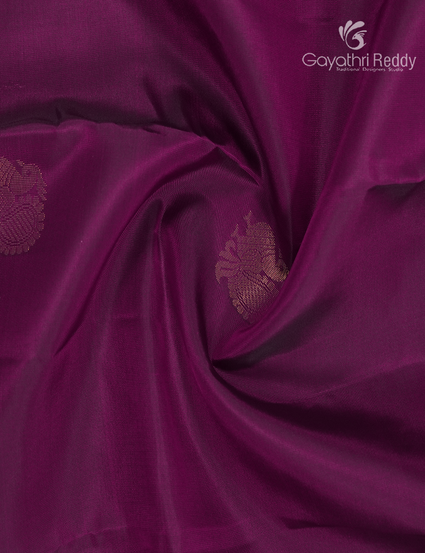 Pure Kanchipuram Silk Saree in Magenta ( Small Borders )