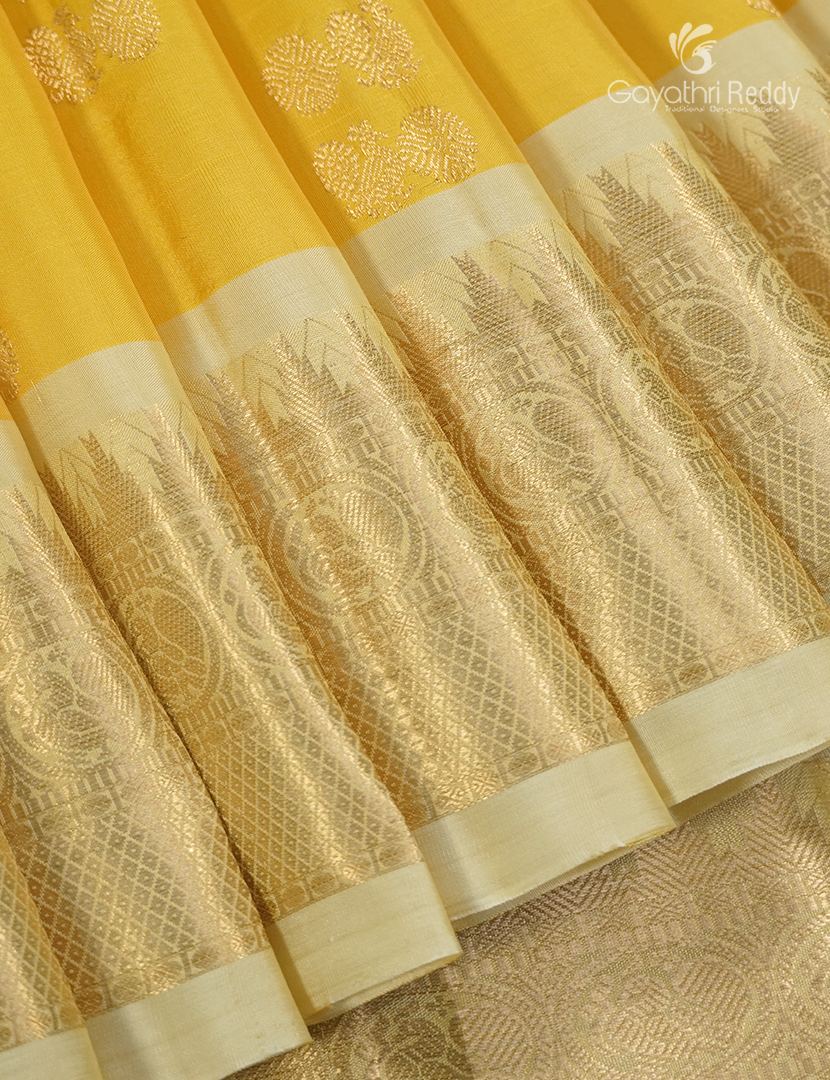 Pure Kanchipuram Vintage Silk Saree ( Medium Border ) in Yellow