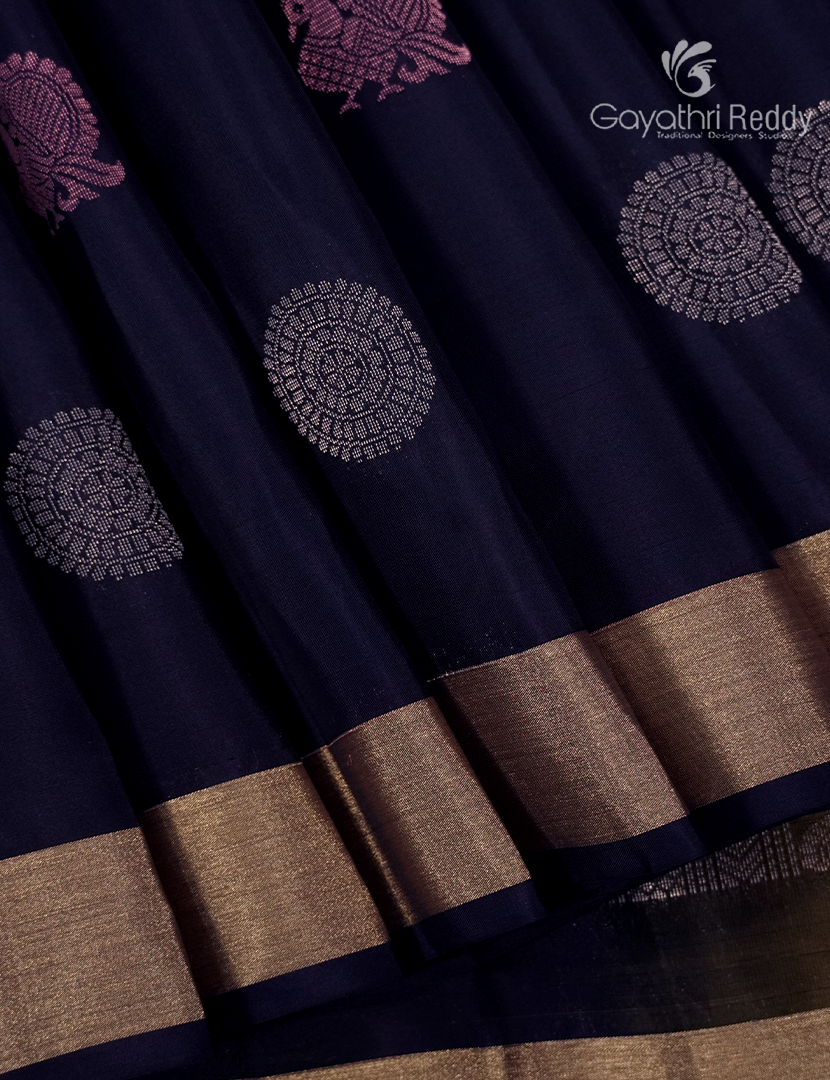 Pure Kanchipuram Silk Saree in Navy Blue ( Small Borders )