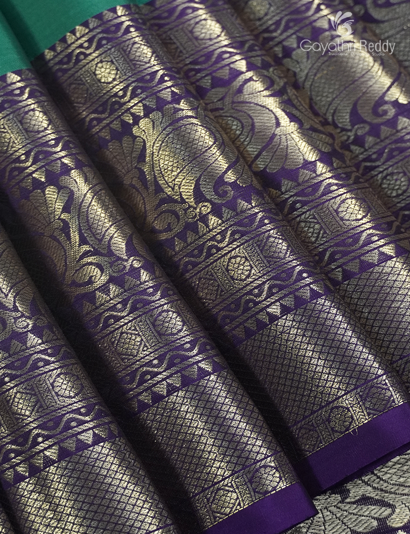 Pure Kanchipuram Vintage Silk Saree ( Medium Border ) in Sea Green and Deep Violet