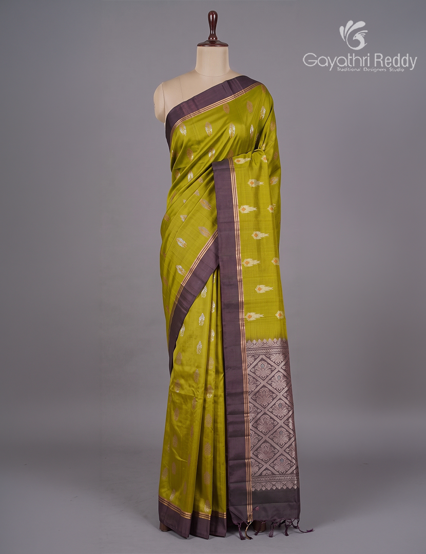 Light weight Kanchipuram Silk Saree in Mehendi Green and Deep Snuff