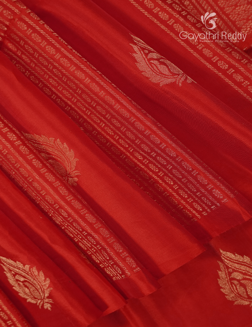 Pure  Kanchipuram Light Weight Silk Saree in Orange
