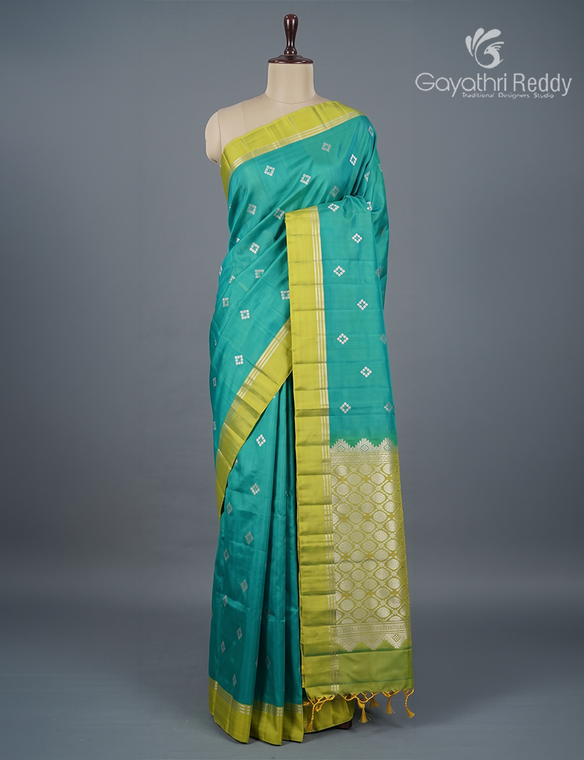 Light weight Kanchipuram Silk Saree in Rama Green