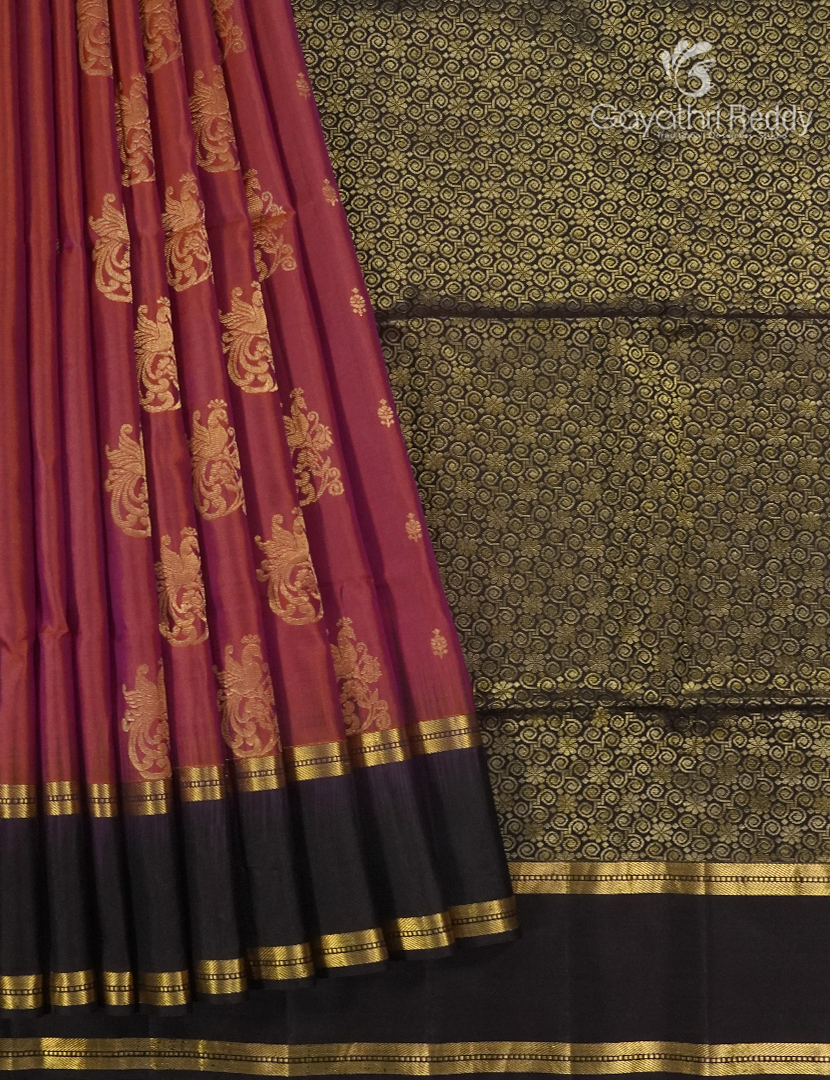 Pure Kanchipuram Silk Vintage Saree in Dual tone of Rust-Orange and Hot Pink
