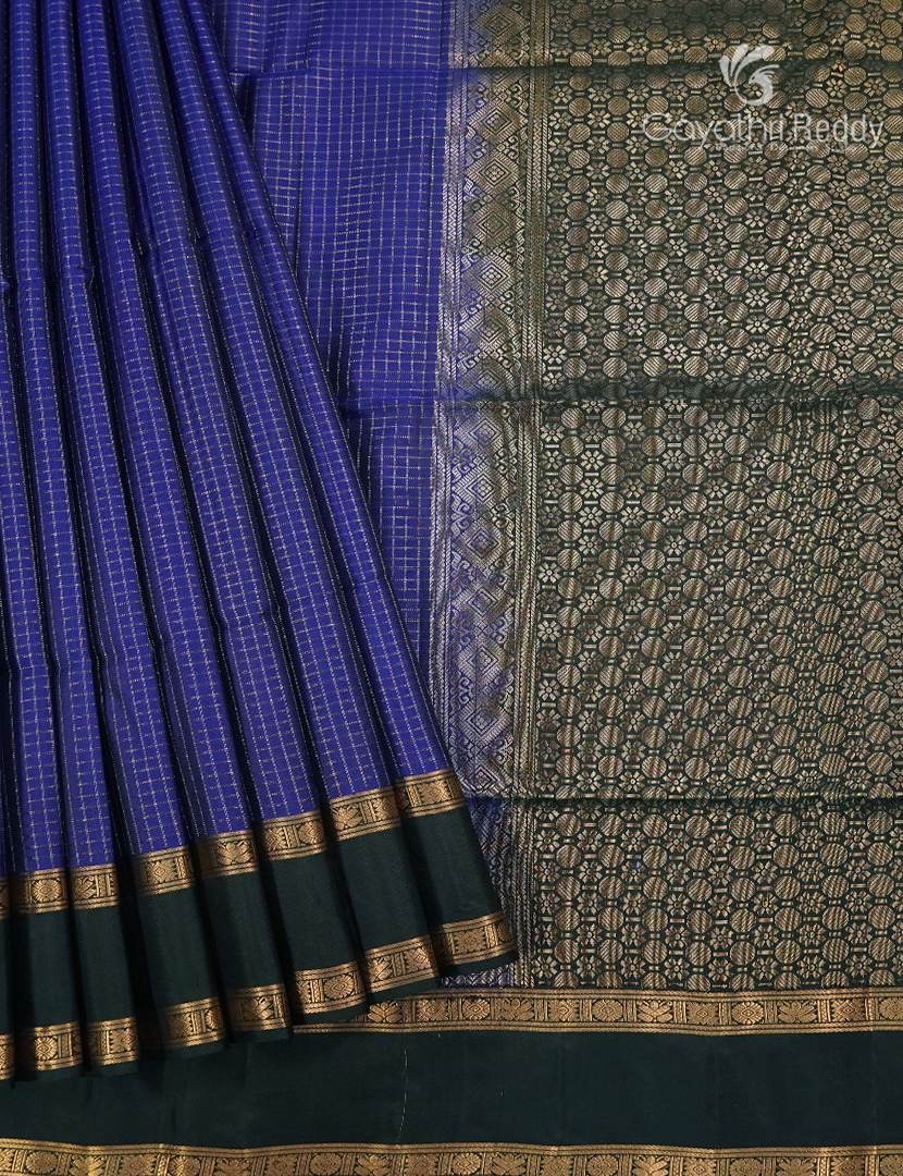 Pure Kanchipuram Vintage Silk Saree in Blue and Bottle Green