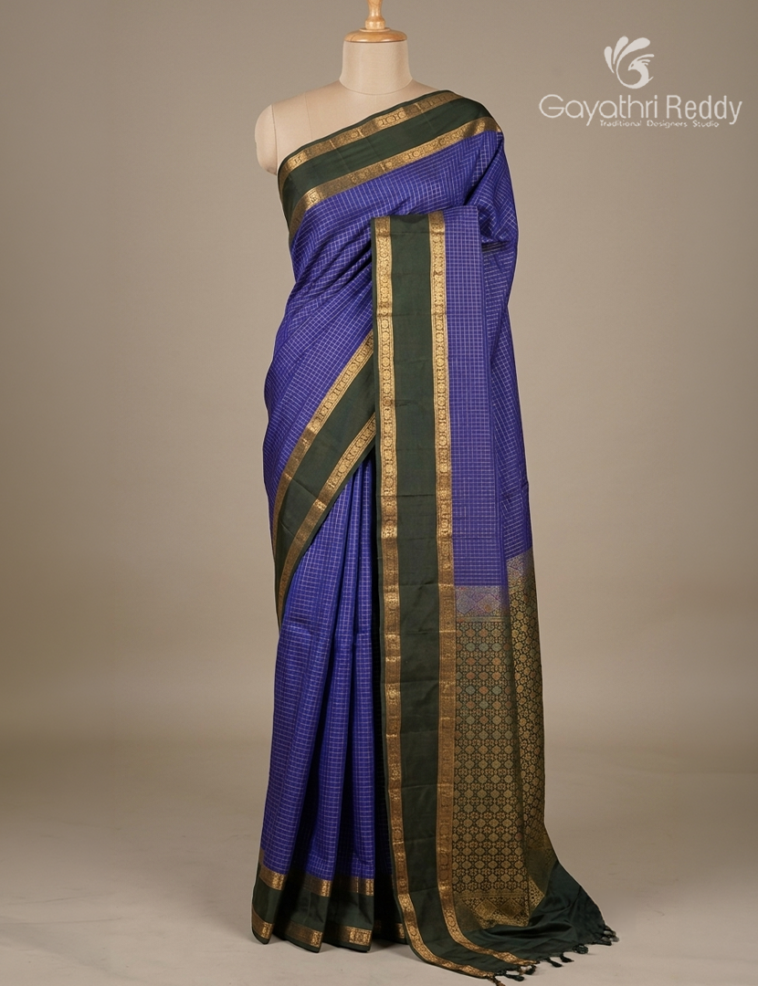 Pure Kanchipuram Vintage Silk Saree in Blue and Bottle Green