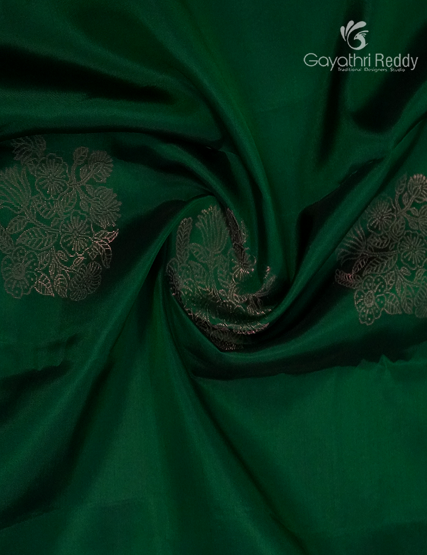 Pure Kanchipuram Silk  Saree in Green ( Butta Style )