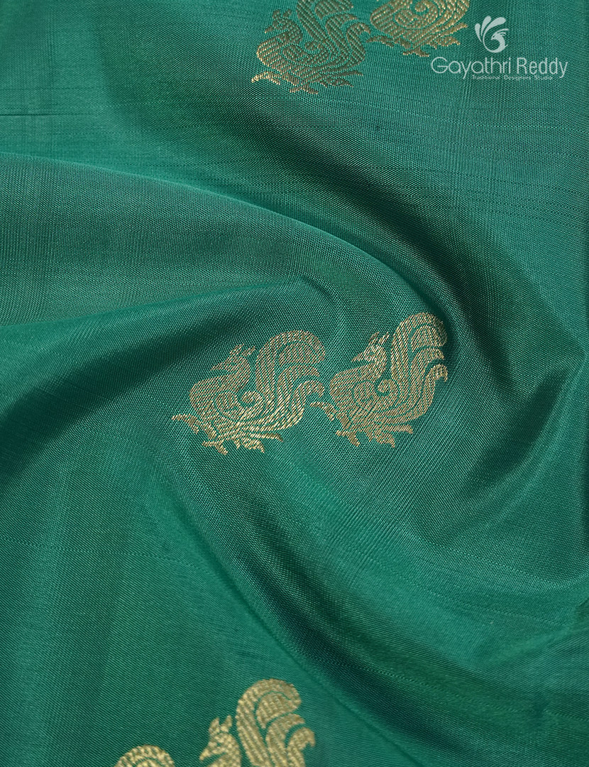 Pure Kanchipuram Vintage Silk Saree ( Medium Border ) in Sea Green and Deep Violet