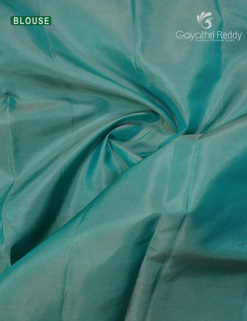 Pure Kanchipuram Silk  Saree in Sky Blue ( Butta Style )