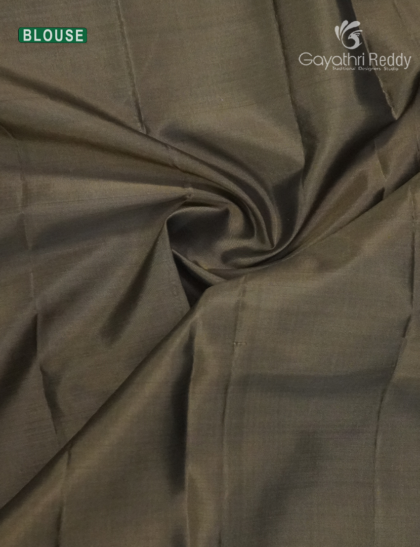Pure Kanchipuram Silk  Saree in Maroon ( Butta Style )
