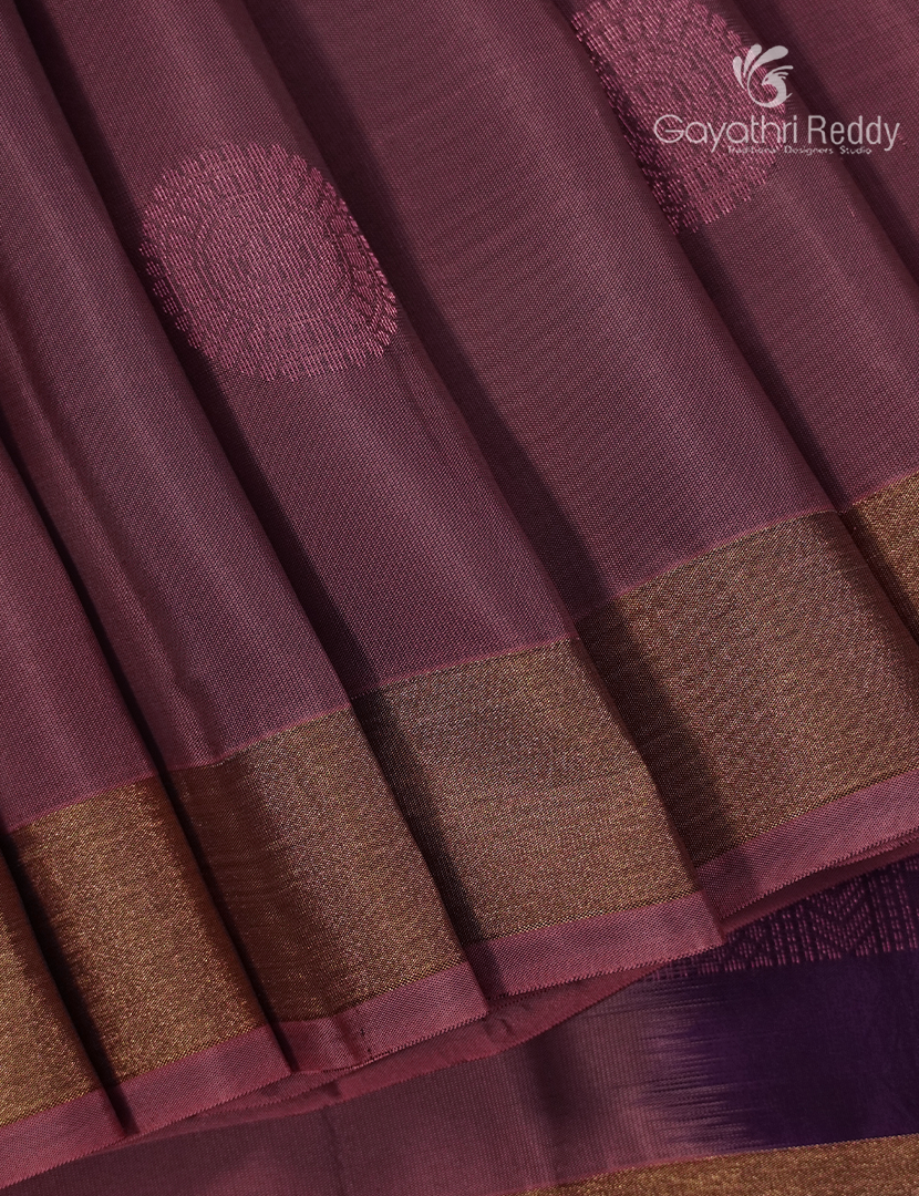 Pure Kanchipuram Silk Saree in Onion Pink ( Small Borders )
