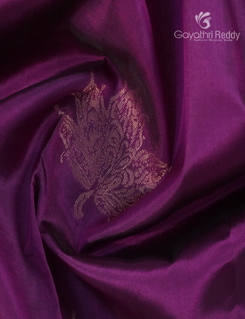 Pure Kanchipuram Silk  Saree in Magenta ( Butta Style)
