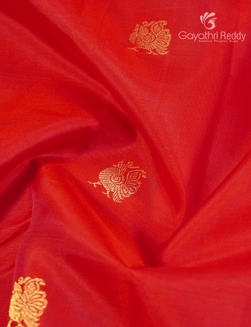 Pure Kanchipuram Silk Saree in Red and Baby Pink (Medium Borders )