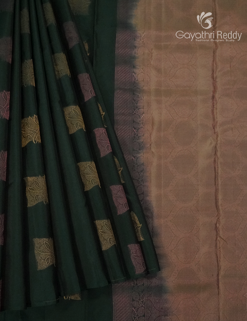 Pure Kanchipuram Silk  Saree in Bottle Green ( Butta Style )