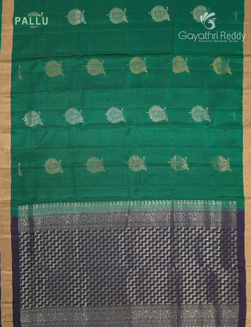 Pure Kanchipuram Silk Saree in Emerald Green ( Small Borders )