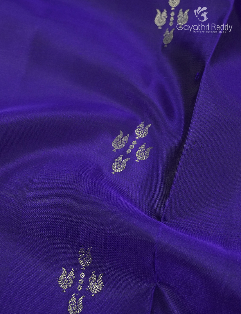 Pure Kanchipuram Vintage Silk Saree ( Medium Border ) in Deep Blue and Deep Magenta