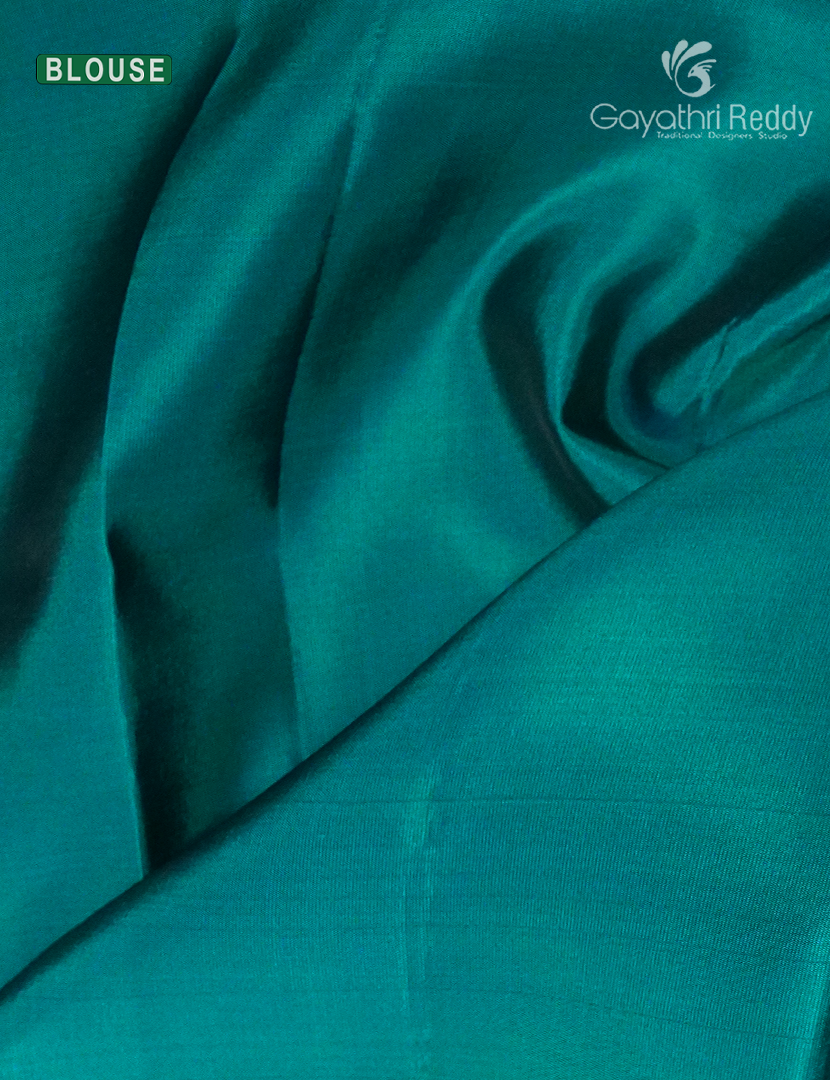 Pure Kanchipuram Silk  Saree in Lavender ( Butta Style )