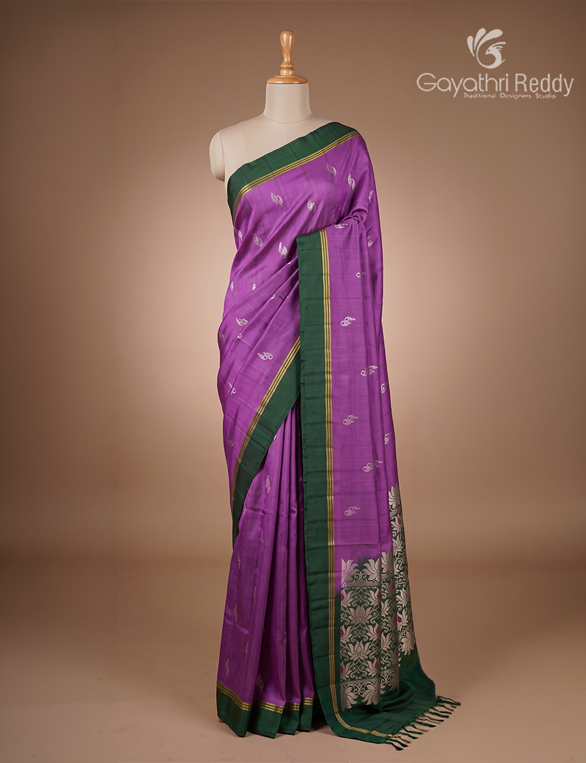 Light weight Kanchipuram Silk Saree in Magenta and Bottle Green
