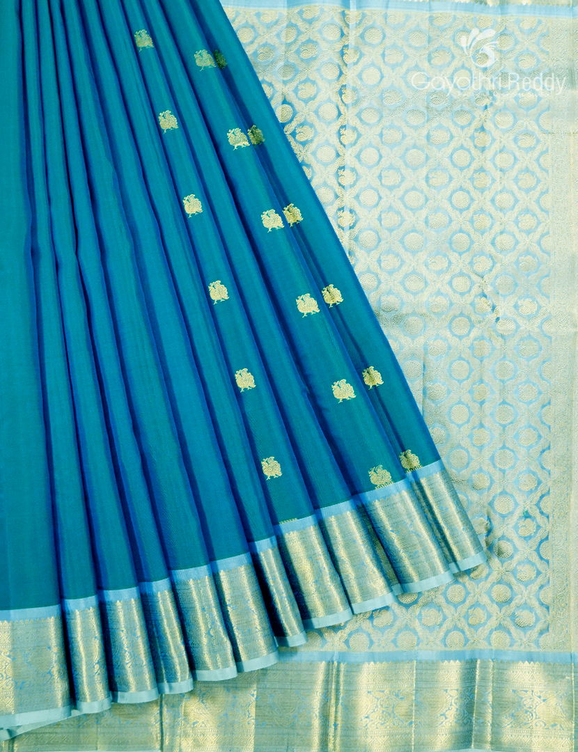 Pure Kanchipuram Silk Saree in Deep Rama Green and Sea Blue (Medium Borders )