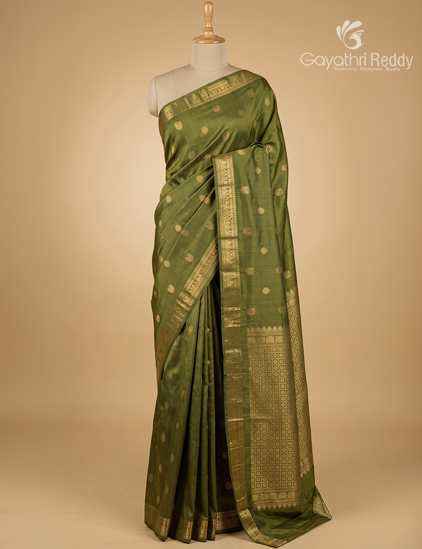Pure Kanchipuram Silk Saree in Deep Olive Green   (Small Borders )