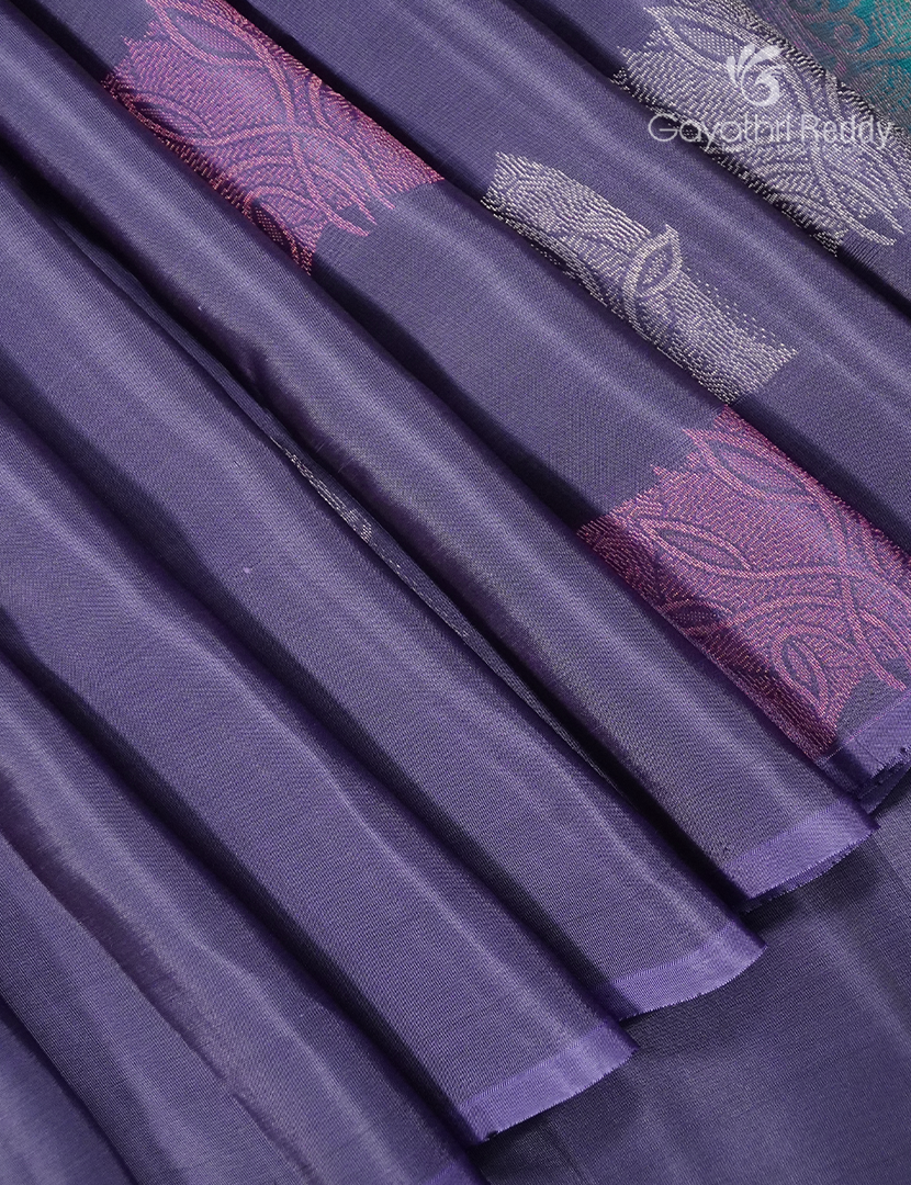 Pure Kanchipuram Silk  Saree in Lavender ( Butta Style )