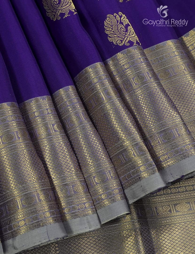 Pure Kanchipuram Vintage Silk Saree ( Medium Border ) in Deep Violet and Grey