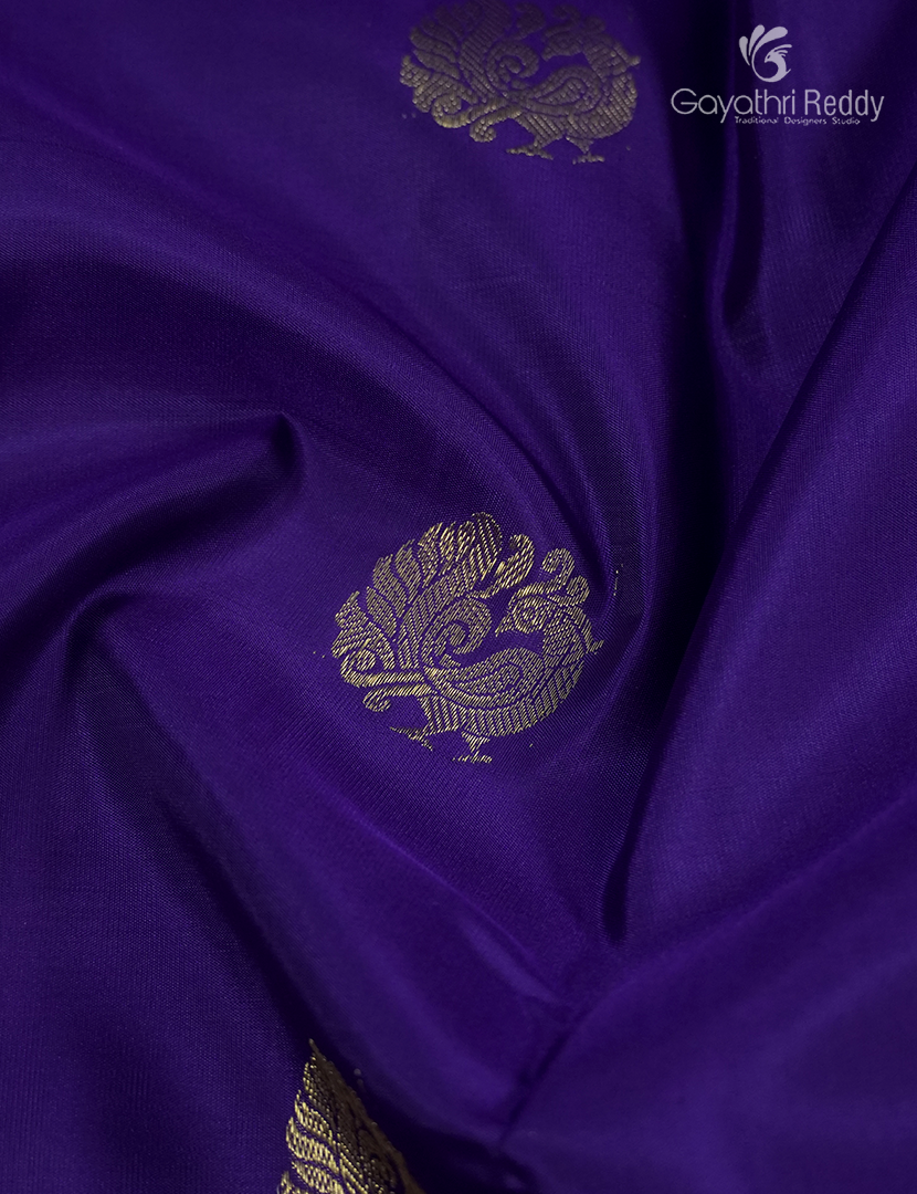 Pure Kanchipuram Vintage Silk Saree ( Medium Border ) in Deep Violet and Grey