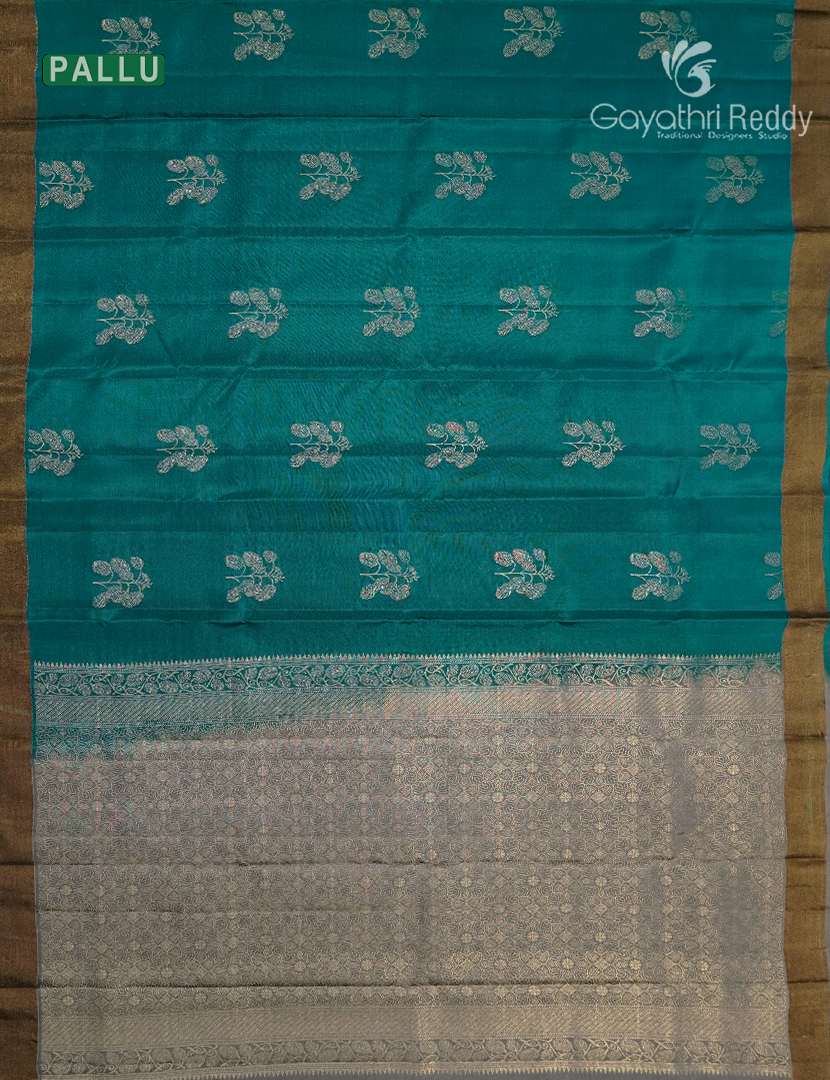 Pure Kanchipuram Silk Saree in Green ( Small Borders )