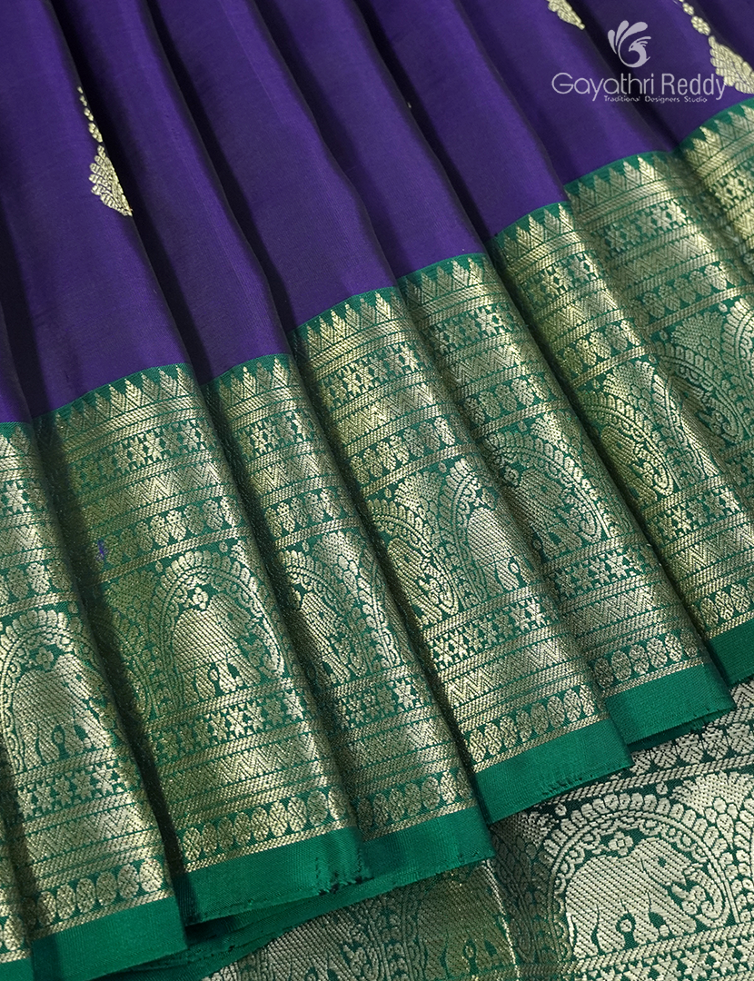 Pure Kanchipuram Vintage Silk Saree ( Medium Border ) in Deep Violet and Bottle Green and