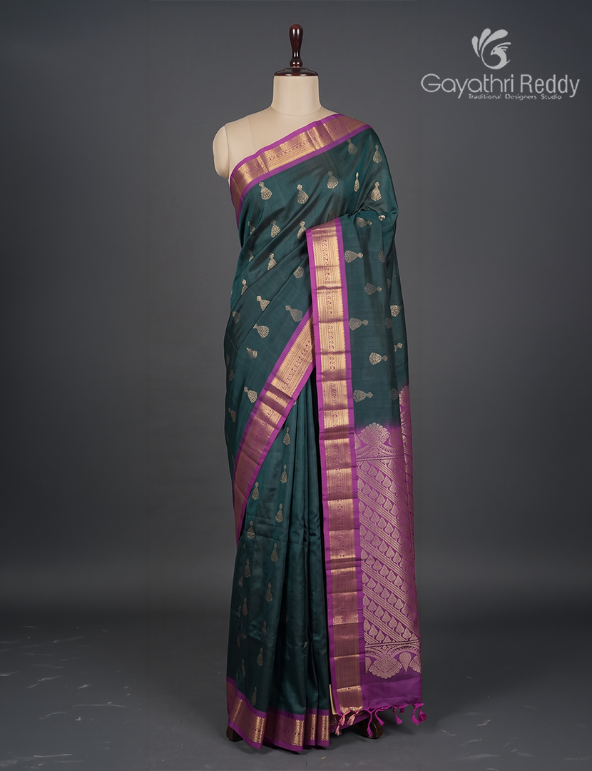 Light weight Kanchipuram Silk Saree in Bottle Green and Magenta