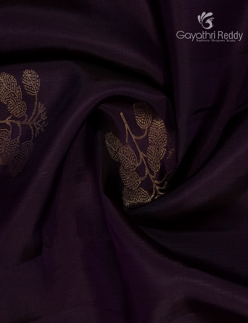 Pure Kanchipuram Silk Saree in Deep Wine ( Small Borders )