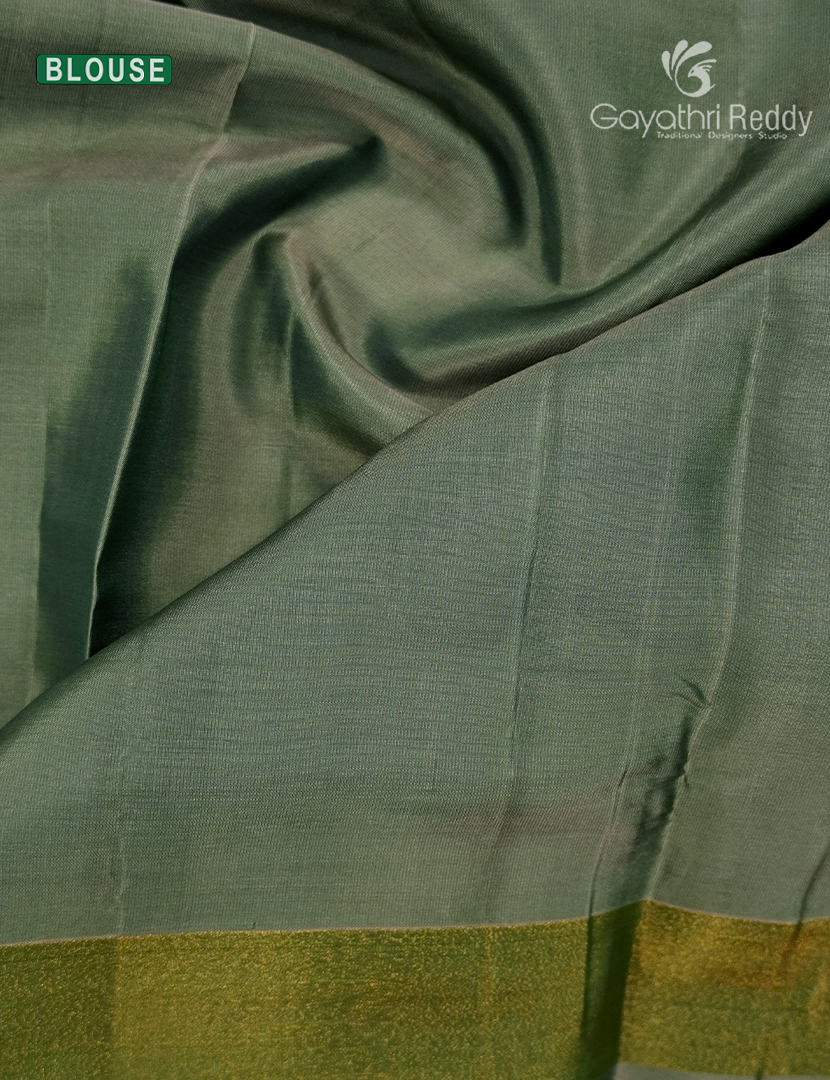 Pure Kanchipuram Silk Saree( Small Borders )-KP8877