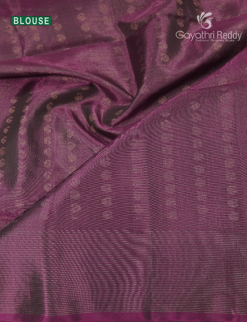 Pure  Kanchipuram Light Weight Silk Saree in Deep  Olive Green and Pink