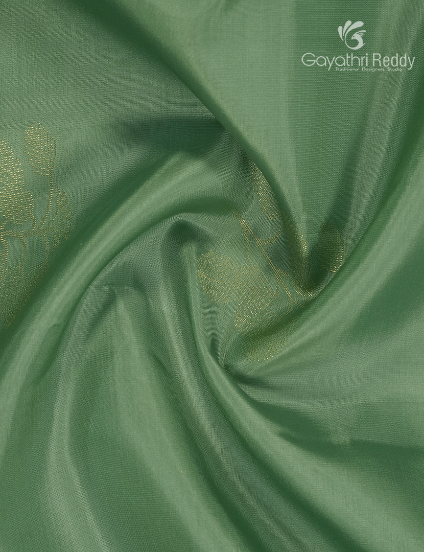 Pure Kanchipuram Silk Saree in Pista Green ( Small Borders )