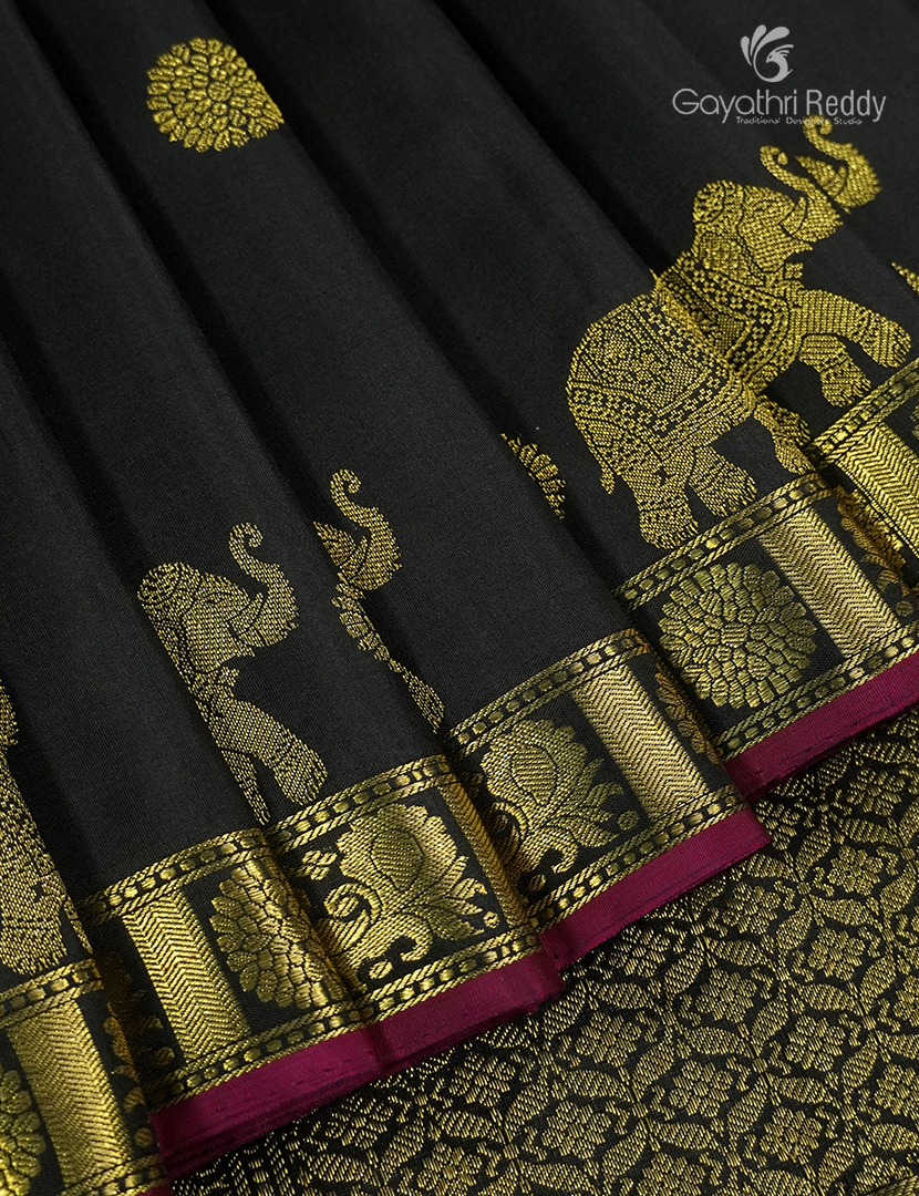 Pure Kanchipuram Vintage Silk Saree in Black and Red