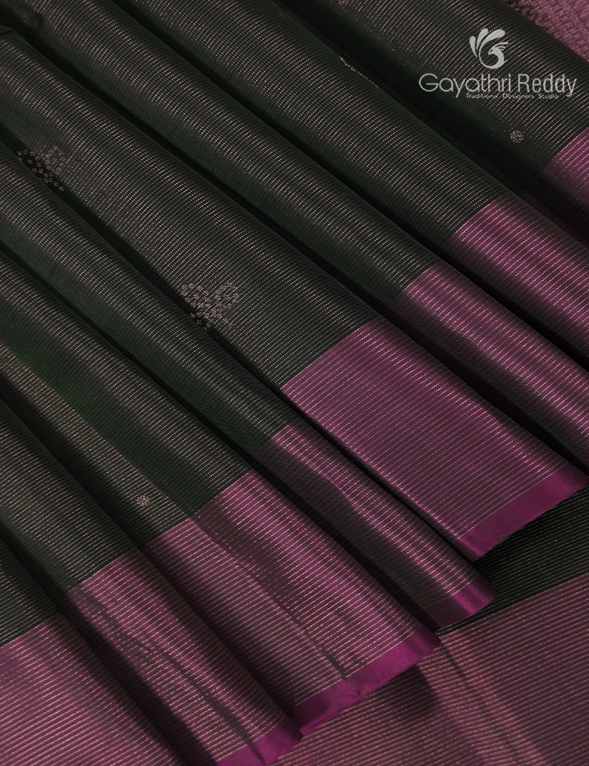 Pure  Kanchipuram Light Weight Silk Saree in Deep  Olive Green and Pink