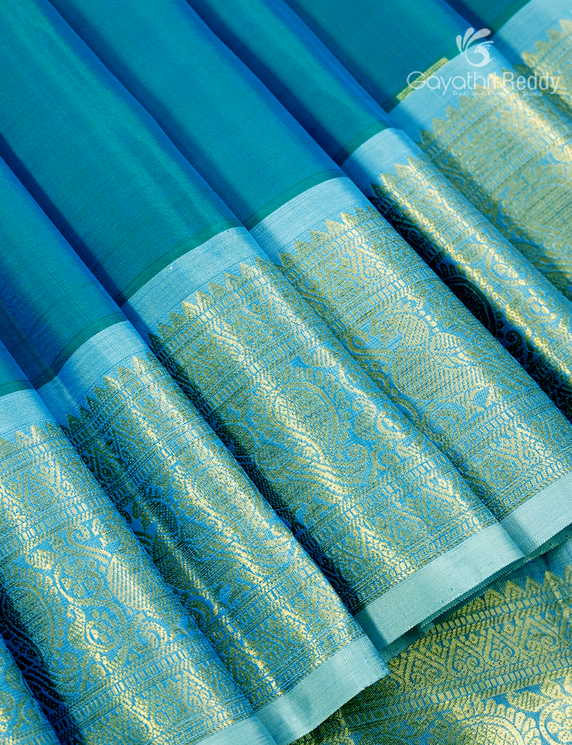 Pure Kanchipuram Silk Saree in Deep Rama Green and Sea Blue (Medium Borders )