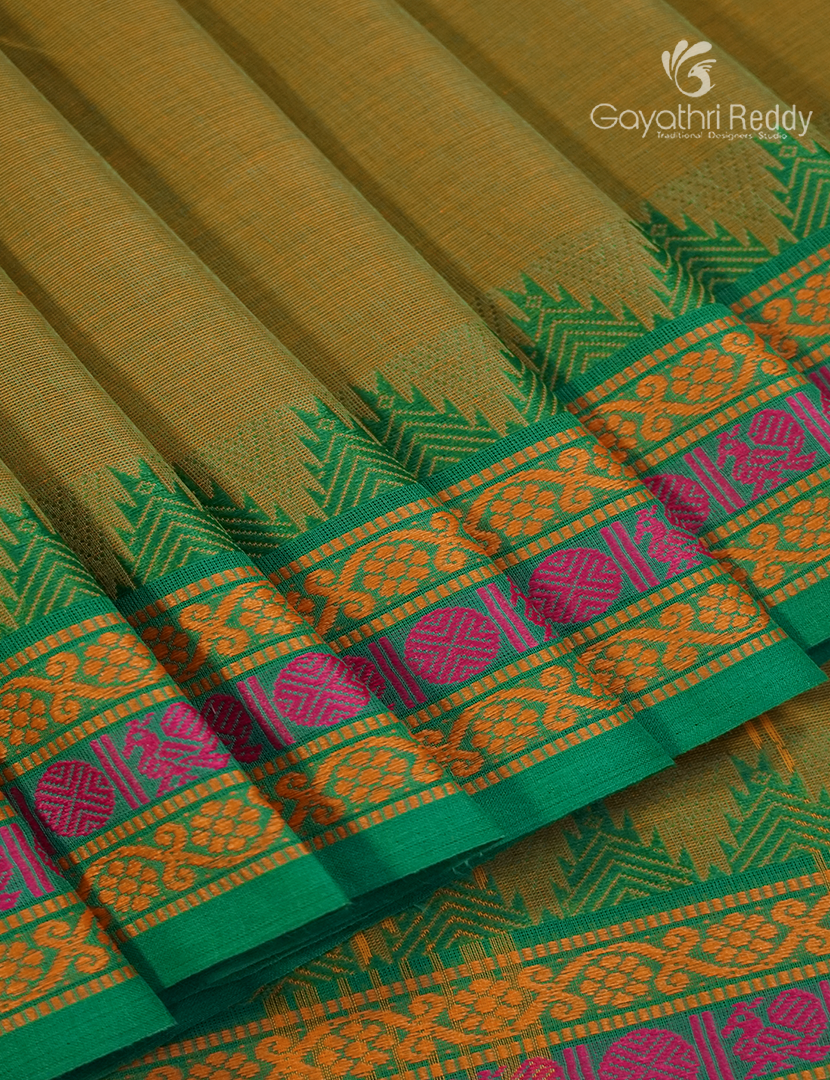 Pure Handloom Cotton Saree in Dual tone of Mehendi Green