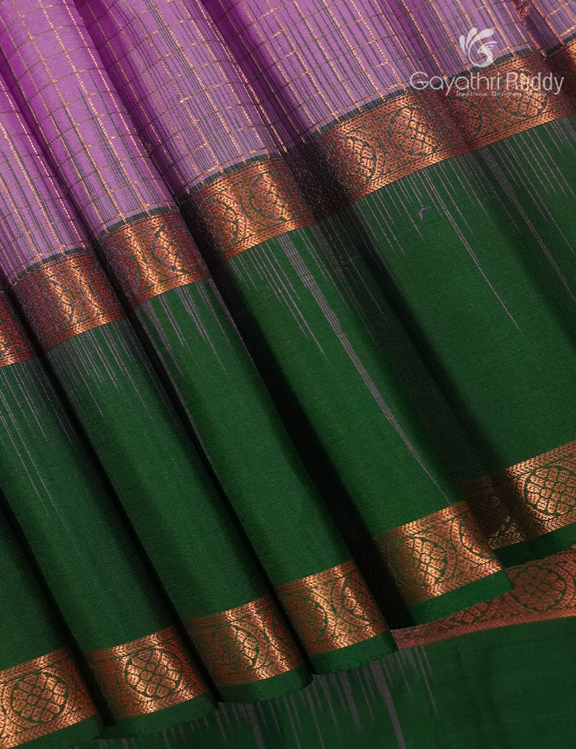 Pure Kanchipuram Vintage Silk Saree in Baby Pink and Deep Green