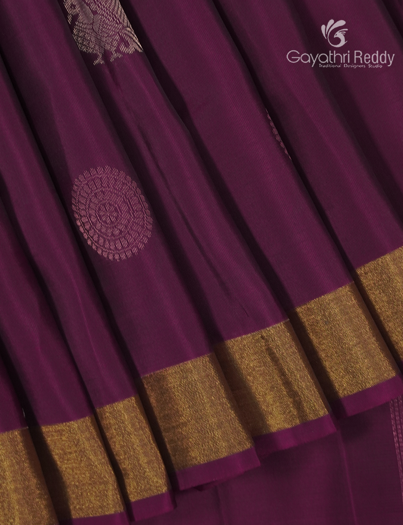 Pure Kanchipuram Silk Saree in Deep Magenta and Mehendi Green ( Small Borders )