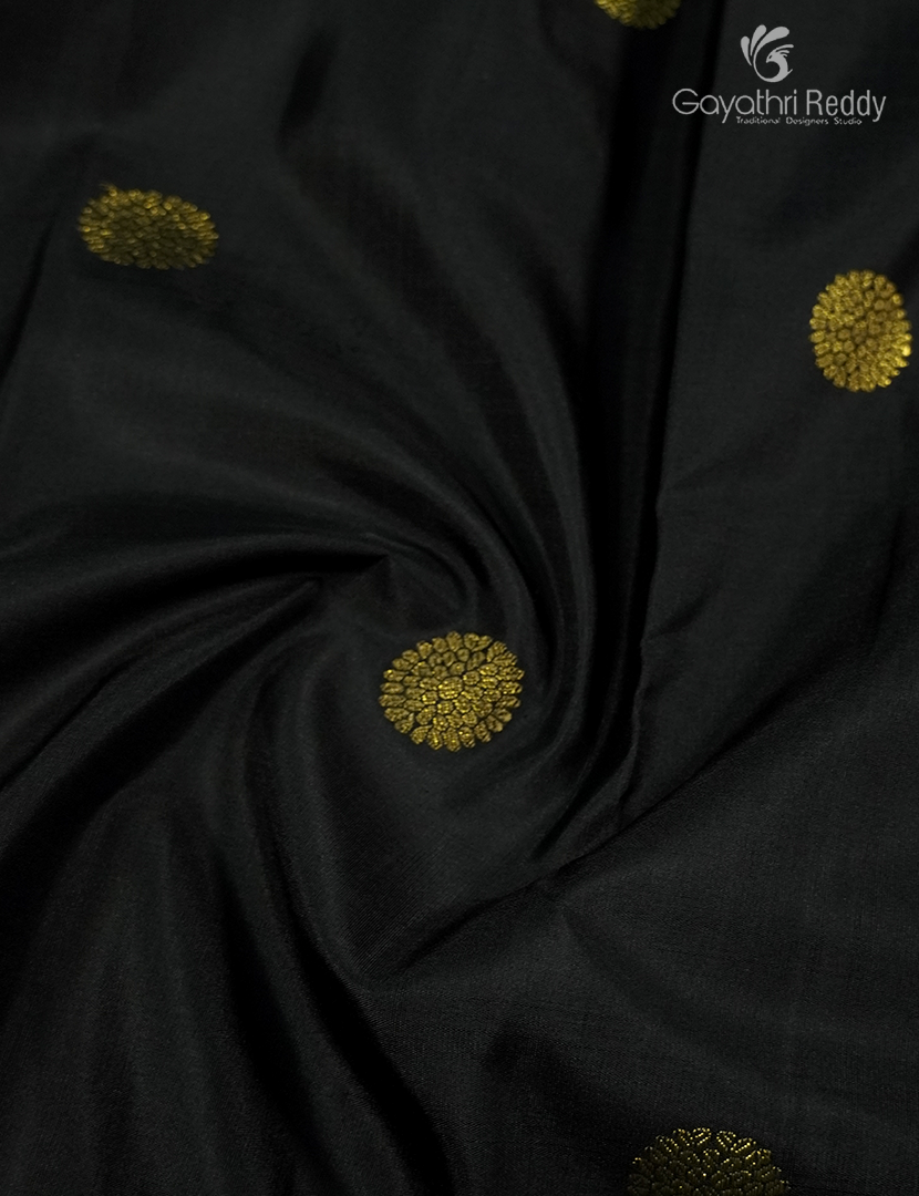 Pure Kanchipuram Vintage Silk Saree in Black and Red