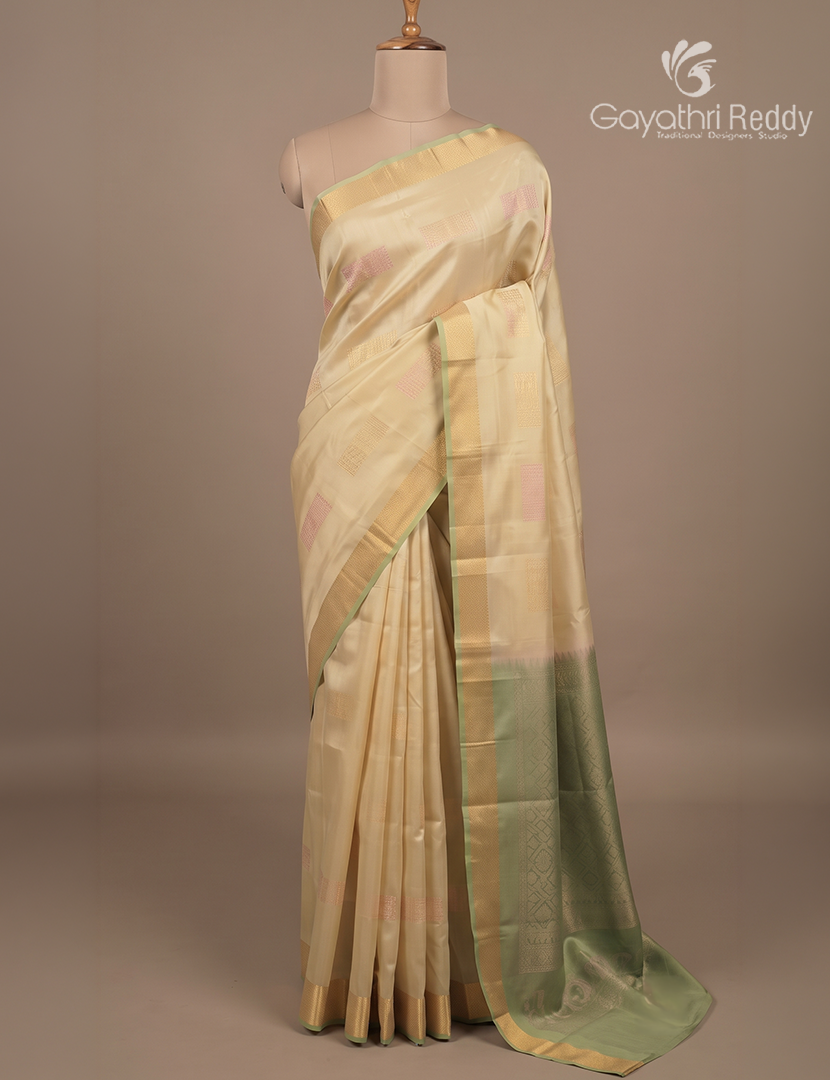 Pure Kanchipuram Silk Saree in Cream and Pista Green ( Small Borders )