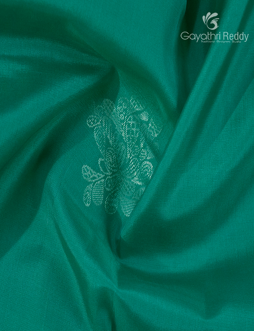 Pure Kanchipuram Silk  Saree in Sea Green (Butta Style )