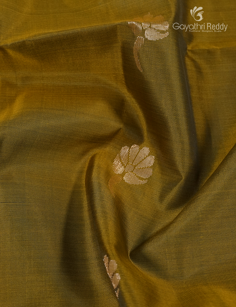 Light weight Kanchipuram Silk Saree in Mehendi Green and Deep Brown