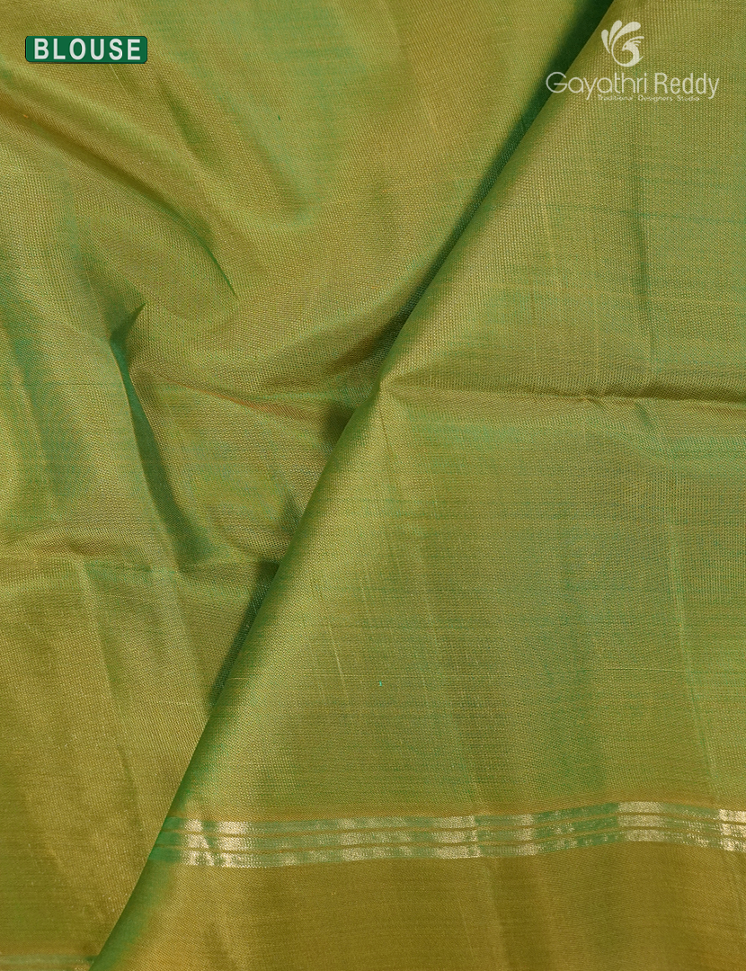 Light weight Kanchipuram Silk Saree in Peacock Green