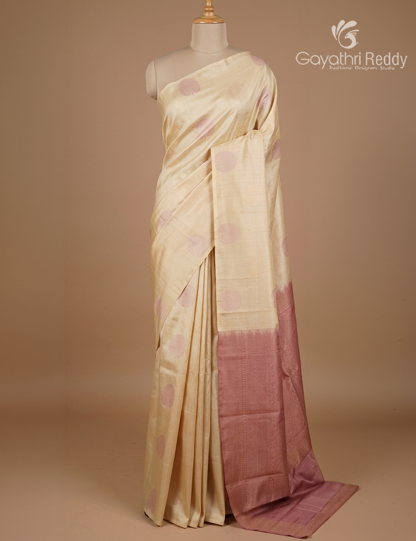 Pure Kanchipuram Silk  Saree in Cream ( Butta Style )
